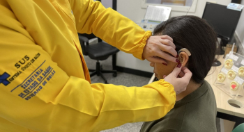 Crer alerta para cuidados com saúde auditiva